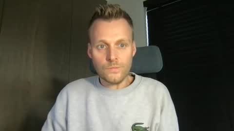 Max take off clothes online show from February 12, 2026, 11:49 am