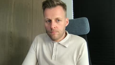 Max take off clothes online show from March 20, 2026, 12:21 pm