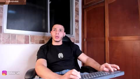 max_valiant1 online show from January 18, 2026, 1:42 am