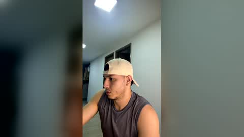 max_valiant1 online show from April 19, 2026, 2:33 am