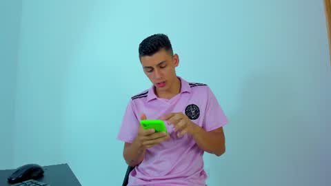 Snapshot of max_wild01 chatting on July 8, 2026, 9:47 am MAX online show from July 8, 2026, 9:47 am