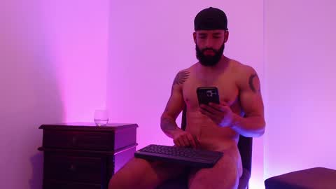 max_xl_ online show from January 28, 2025, 6:39 pm