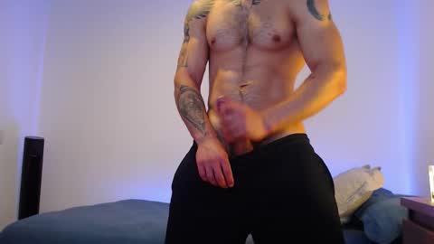 max_xl_ online show from December 4, 2025, 3:54 pm