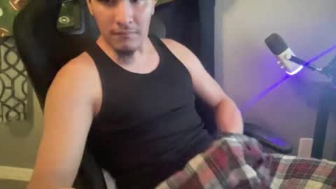 Snapshot of maxfreaky407284 chatting on December 21, 2025, 6:31 am perezcouple online show from December 21, 2025, 6:31 am