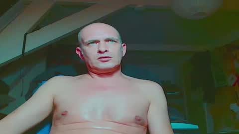 Snapshot of maxhardcore77 chatting on November 19, 2025, 10:21 pm maxhardcore77 online show from November 19, 2025, 10:21 pm