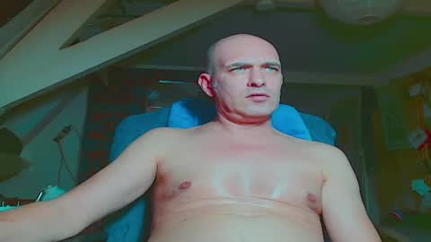 Snapshot of maxhardcore77 chatting on December 5, 2025, 2:31 am maxhardcore77 online show from December 5, 2025, 2:31 am