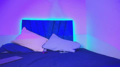 Snapshot of maxi_and_evan chatting on March 17, 2026, 4:06 am maxi_and_evan online show from March 17, 2026, 4:06 am