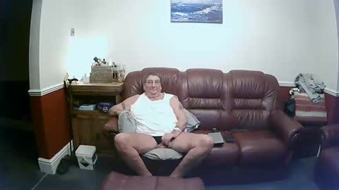 Snapshot of maxi_johnes chatting on December 15, 2024, 9:20 pm MAX online show from December 15, 2024, 9:20 pm