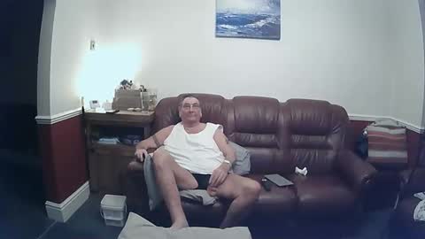 Snapshot of maxi_johnes chatting on December 19, 2024, 1:28 am MAX online show from December 19, 2024, 1:28 am
