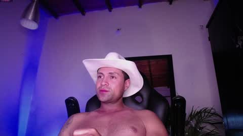 Snapshot of maxi_mux1 chatting on December 23, 2024, 5:28 am MAXI online show from December 23, 2024, 5:28 am