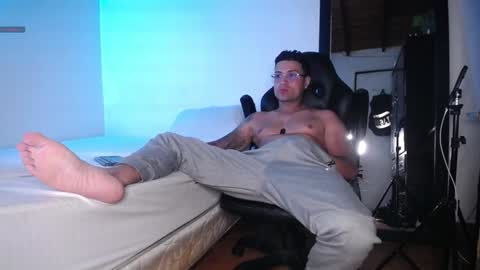 Snapshot of maxi_mux1 chatting on February 7, 2025, 3:55 am MAXI online show from February 7, 2025, 3:55 am