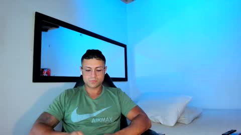 Snapshot of maxi_mux1 chatting on September 26, 2025, 6:06 am MAXI online show from September 26, 2025, 6:06 am
