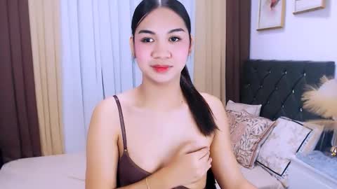 Snapshot of maxie_greyson chatting on October 16, 2025, 10:49 am maxie greyson online show from October 16, 2025, 10:49 am