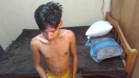 Snapshot of maxiebunny99 chatting on March 5, 2025, 8:54 am Reyn online show from March 5, 2025, 8:54 am