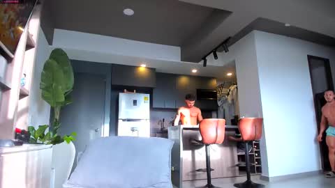 maximo_and_marcelo online show from December 4, 2025, 12:03 pm