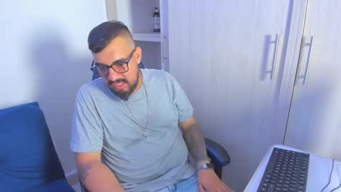 maximo_garcia75 online show from December 2, 2025, 5:19 pm