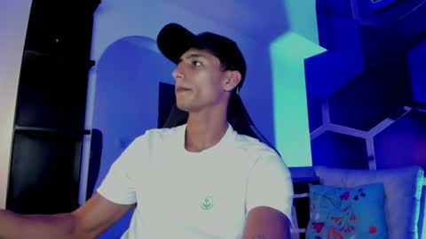 Snapshot of maximo_romano chatting on August 7, 2026, 7:16 pm Maximo online show from August 7, 2026, 7:16 pm