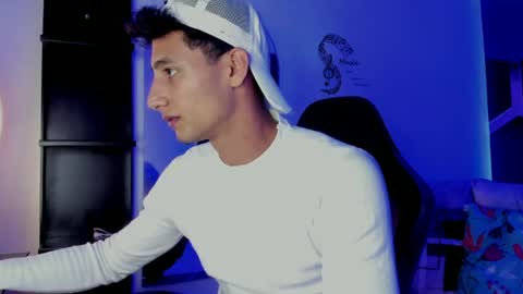 Snapshot of maximo_romano chatting on August 8, 2026, 7:16 pm Maximo online show from August 8, 2026, 7:16 pm
