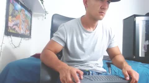 maximo_ston online show from April 24, 2026, 12:57 am