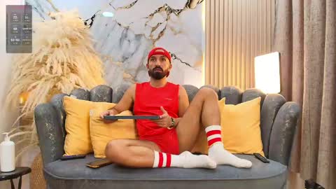 Snapshot of maximus_thorne chatting on April 22, 2026, 8:32 pm Maximus online show from April 22, 2026, 8:32 pm