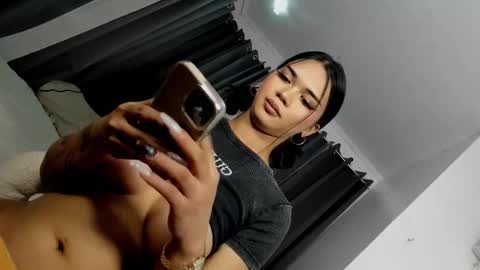 Snapshot of maxineminxx chatting on October 10, 2025, 12:37 pm maxyy online show from October 10, 2025, 12:37 pm