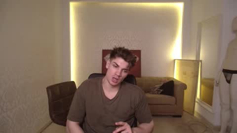 MaxKaiden online show from March 5, 2025, 8:21 am