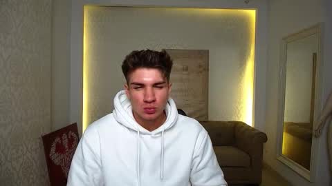 MaxKaiden online show from October 3, 2025, 6:43 am