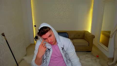 MaxKaiden online show from November 6, 2025, 5:52 am