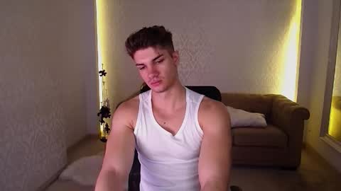 MaxKaiden online show from November 25, 2025, 5:51 am