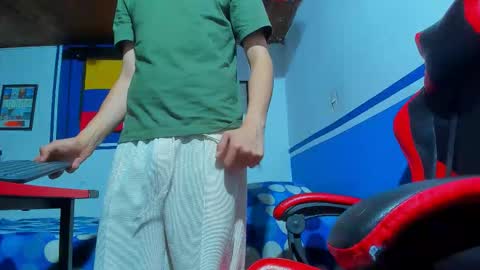 Snapshot of maxowens_oficial chatting on March 8, 2026, 7:17 pm MAX online show from March 8, 2026, 7:17 pm