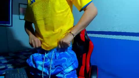 Snapshot of maxowens_oficial chatting on June 18, 2026, 8:03 am MAX online show from June 18, 2026, 8:03 am