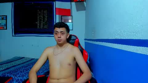 Snapshot of maxowens_oficial chatting on July 5, 2026, 8:27 pm MAX online show from July 5, 2026, 8:27 pm