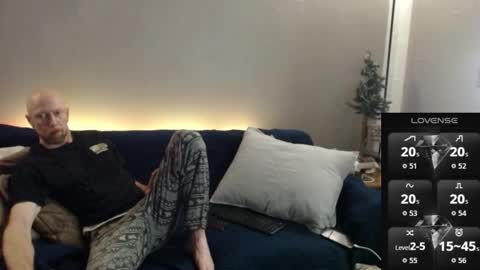 MaxRouger online show from November 27, 2025, 1:57 pm