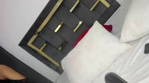 Valentina online show from November 1, 2025, 4:03 am