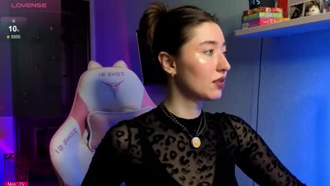 may_may_moon online show from May 18, 2026, 6:58 pm