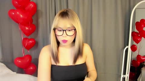 Mia online show from February 17, 2025, 10:36 pm