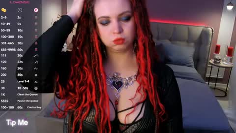 Maya Mils online show from April 17, 2026, 1:52 am