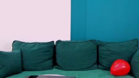 Maya online show from February 14, 2025, 2:33 pm