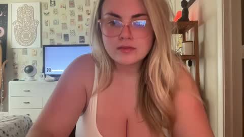 Maya Belle online show from December 9, 2024, 6:46 pm