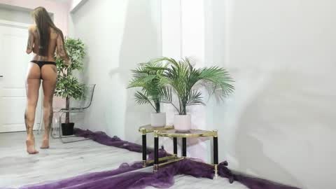 Maya online show from December 14, 2025, 5:35 am