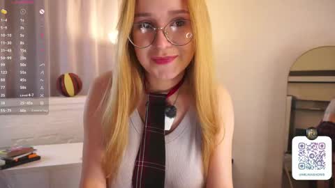 Snapshot of maybellebyone chatting on April 19, 2026, 5:56 pm Milina online show from April 19, 2026, 5:56 pm