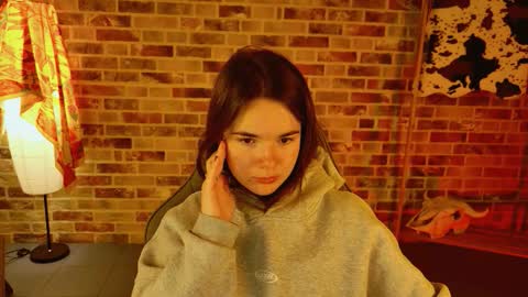 maybloom_ online show from November 13, 2025, 5:17 am