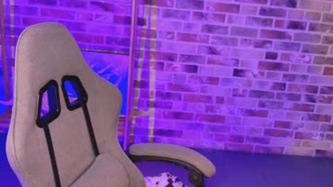 Snapshot of maybloom_ chatting on April 15, 2026, 2:24 pm maybloom_ online show from April 15, 2026, 2:24 pm