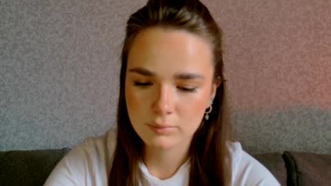 Snapshot of maybloom_ chatting on May 25, 2026, 1:50 pm maybloom_ online show from May 25, 2026, 1:50 pm