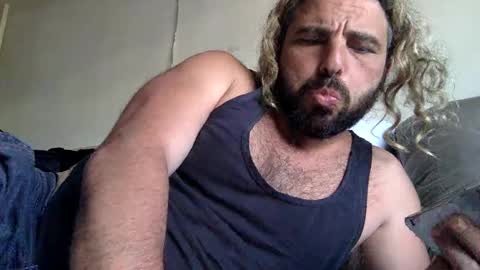 Snapshot of mazl0w chatting on December 9, 2024, 4:45 am mazl0w online show from December 9, 2024, 4:45 am