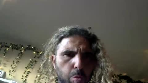 Snapshot of mazl0w chatting on January 2, 2025, 5:57 am mazl0w online show from January 2, 2025, 5:57 am