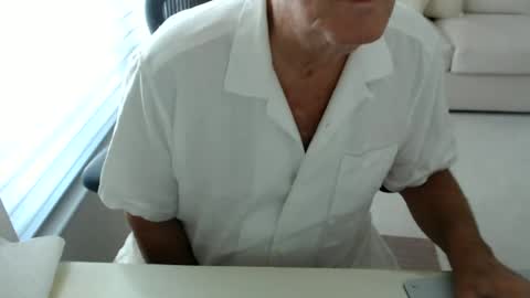 Snapshot of mbeastie chatting on June 25, 2026, 1:04 pm Beastie online show from June 25, 2026, 1:04 pm