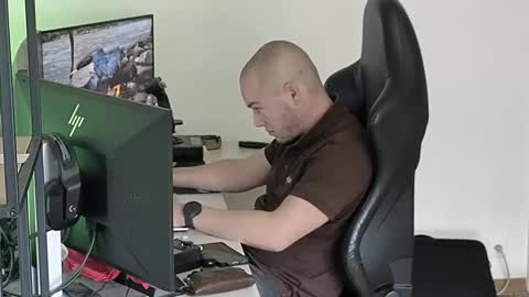 Snapshot of mdmix91 chatting on November 3, 2025, 1:01 pm Chris online show from November 3, 2025, 1:01 pm