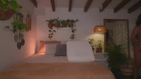 Andrea  online show from November 16, 2025, 11:49 am