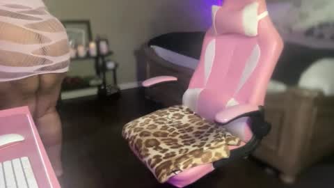 Snapshot of meetsouthernpeach chatting on November 5, 2025, 4:23 am Southern Peach online show from November 5, 2025, 4:23 am